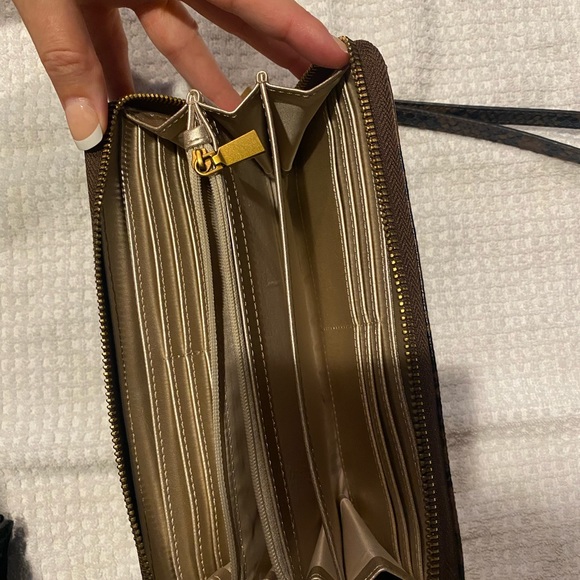 Guess Faux Python  Leather Satchel with matching wallet - Picture 16 of 16